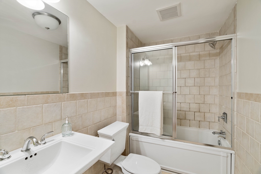 386 Washington Street # 2B