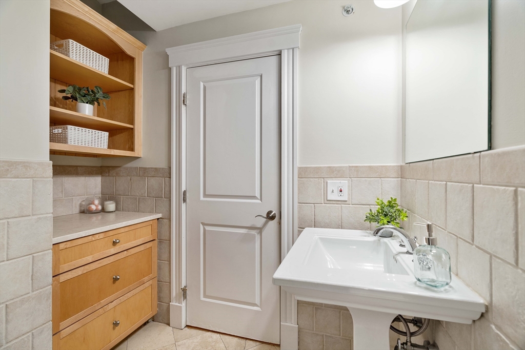 386 Washington Street # 2B