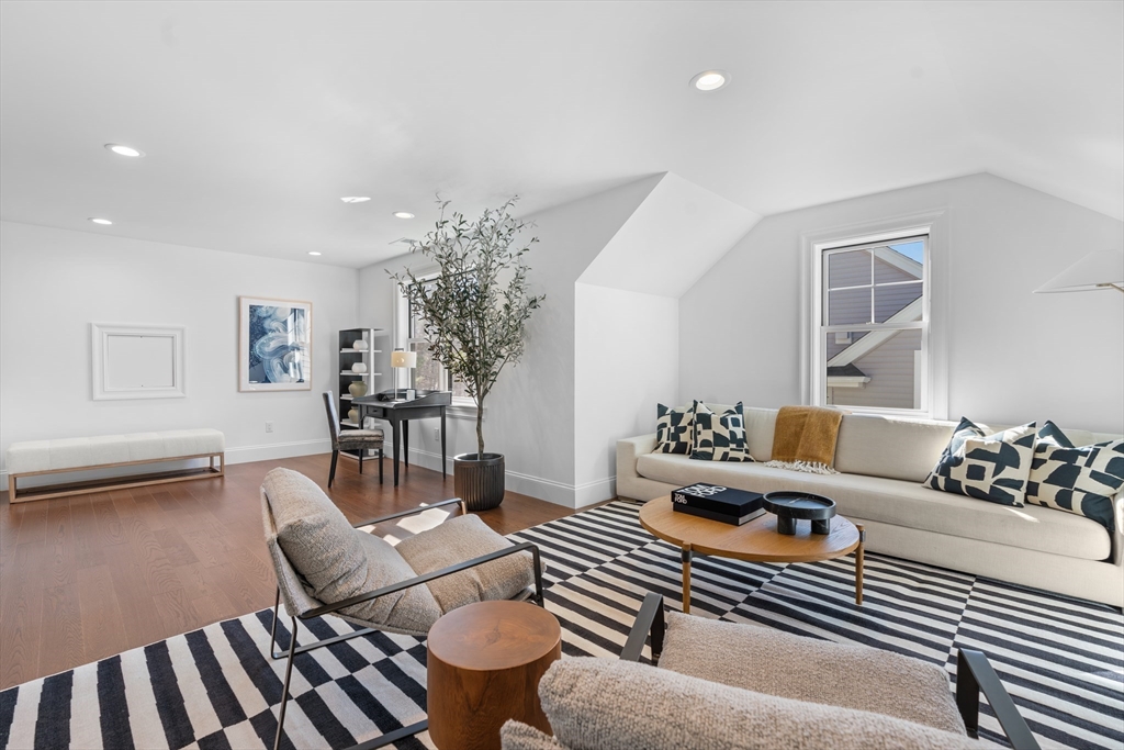 4 Pioneer Rd # 4