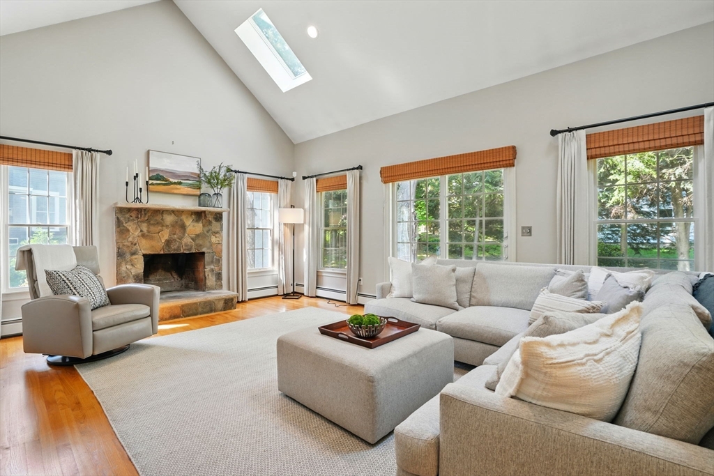 4 Ledgelawn Ave