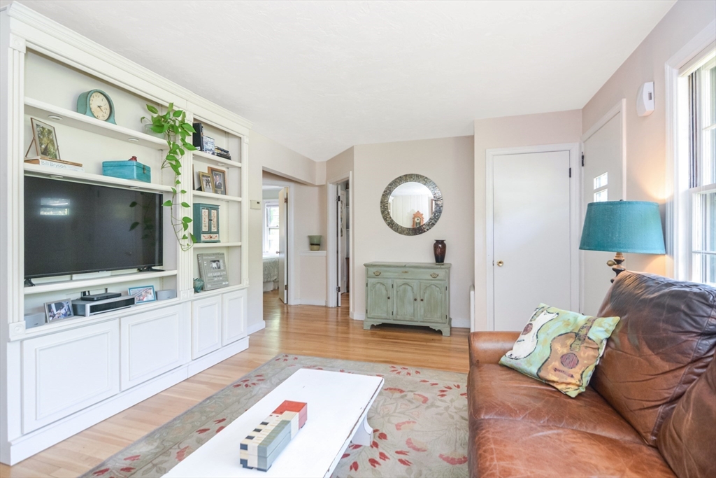 8 Hammond Rd