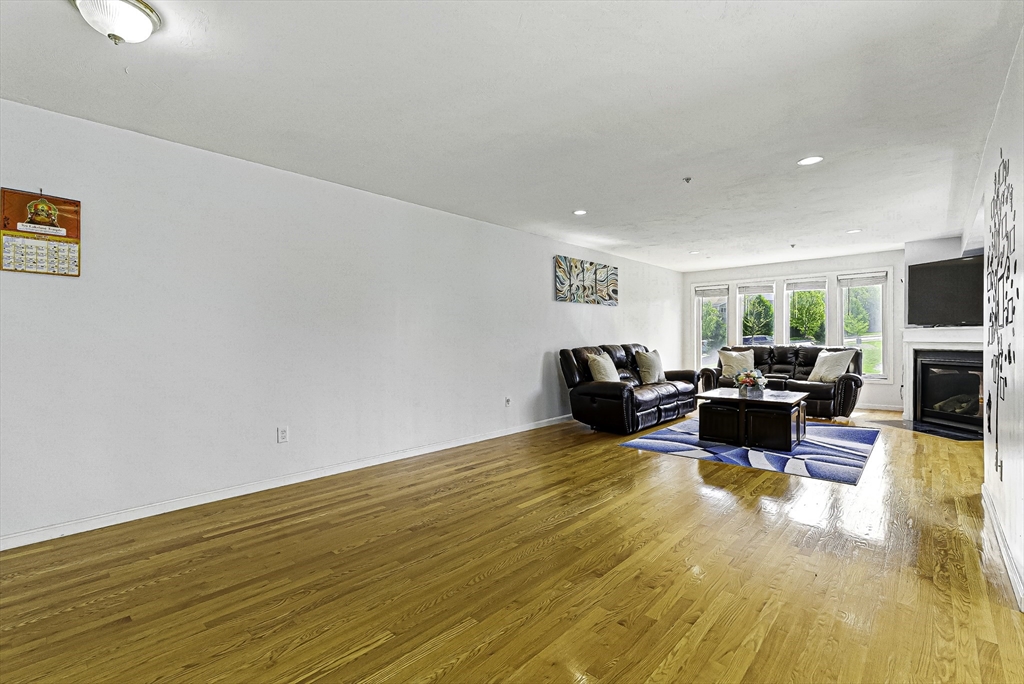 15 Queen Isabella Way # 15