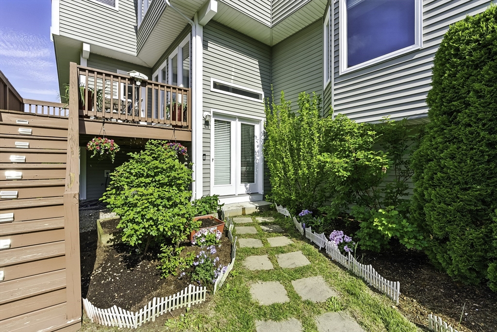 15 Queen Isabella Way # 15