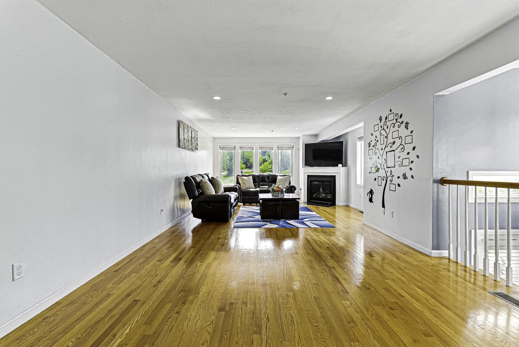 15 Queen Isabella Way # 15