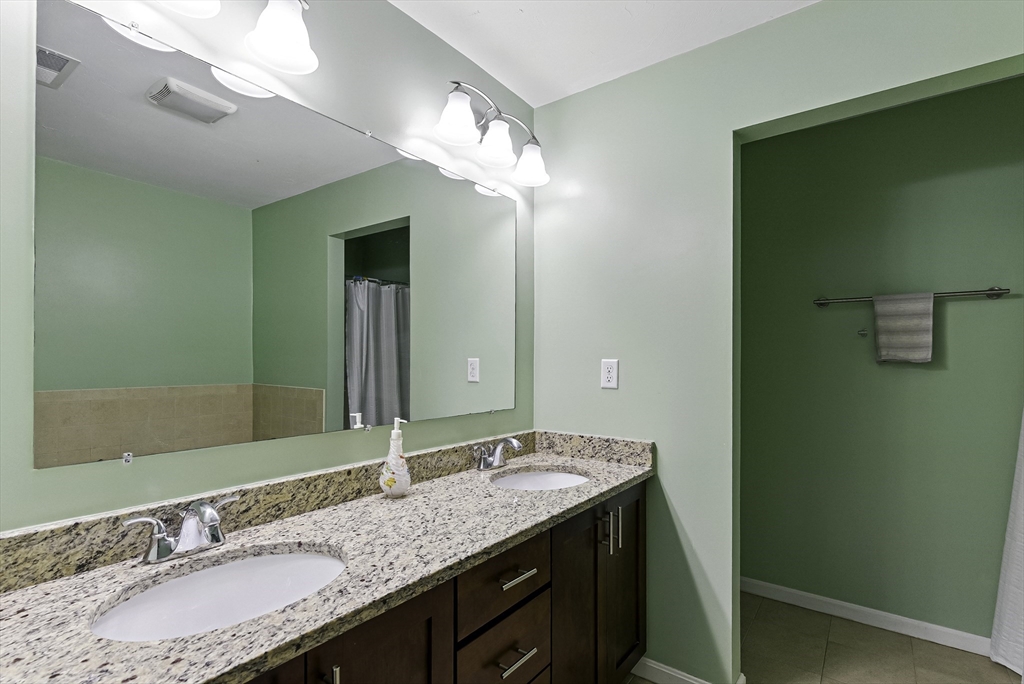 15 Queen Isabella Way # 15