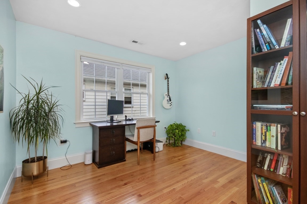 61 Hawthorne St # 61