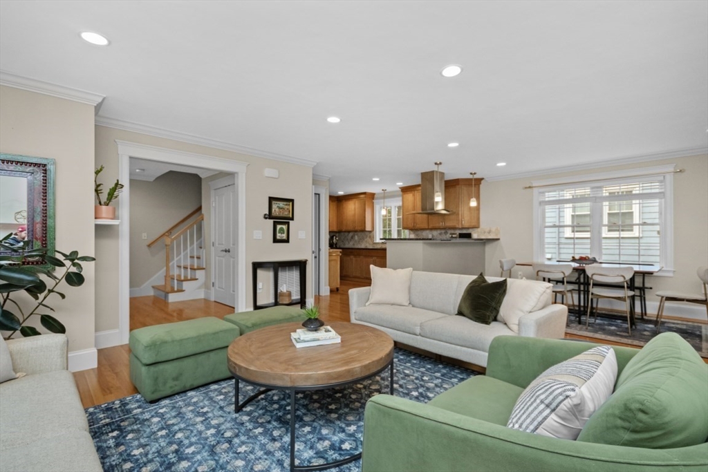 61 Hawthorne St # 61