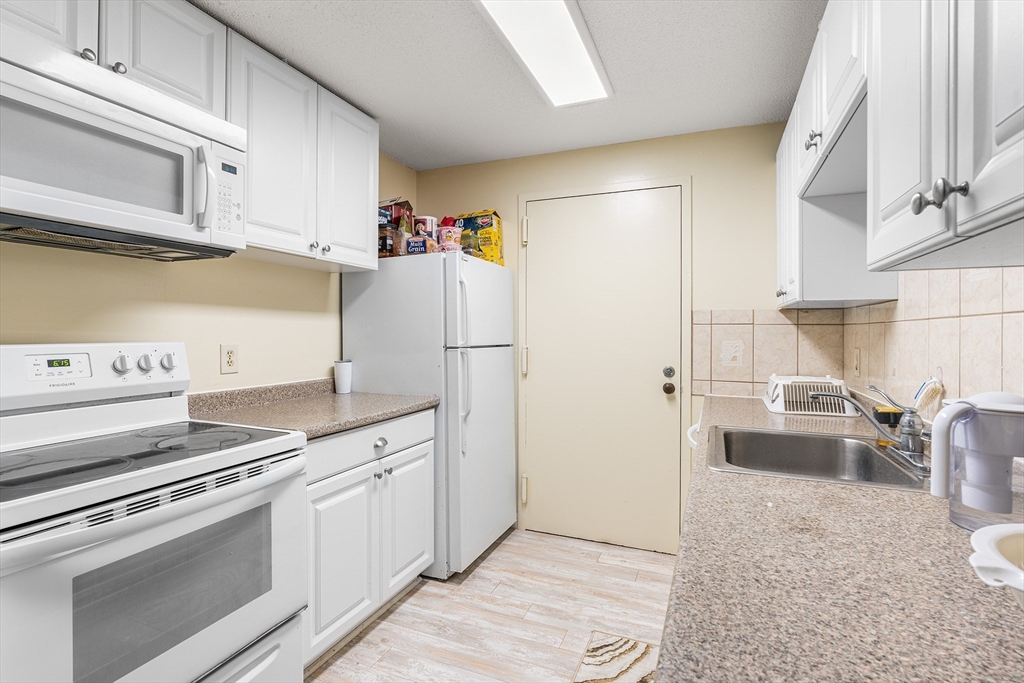 2 Post Oak Ln # 2