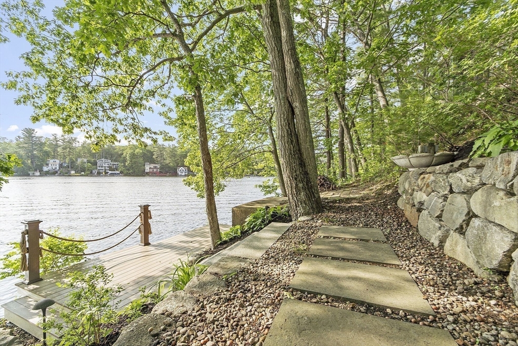 55 Wenuchas Trail, Groton