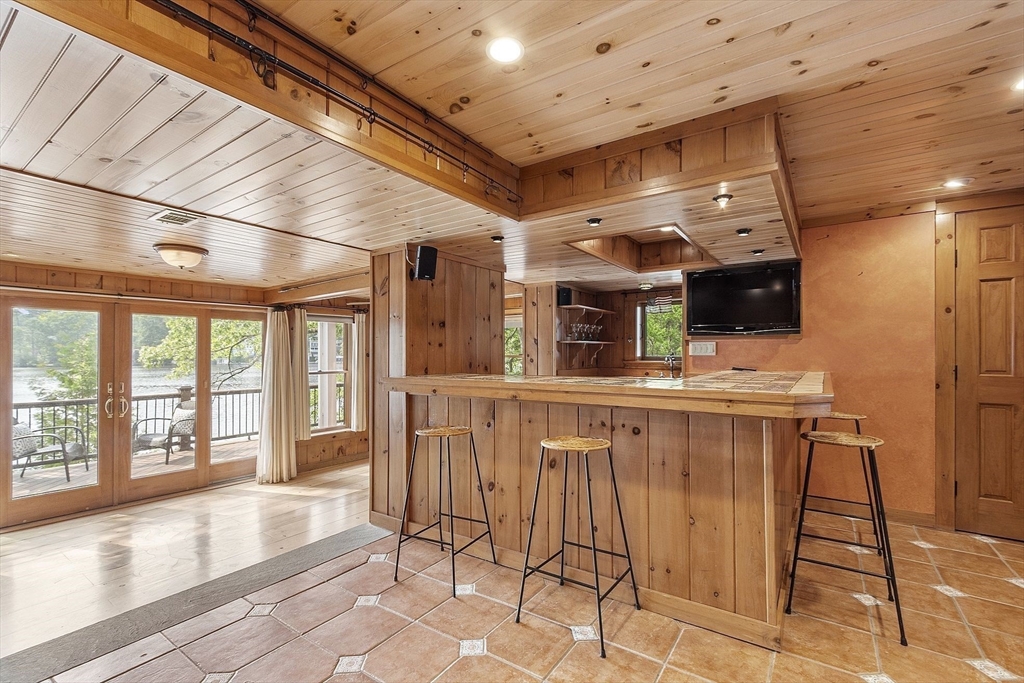 55 Wenuchas Trail, Groton