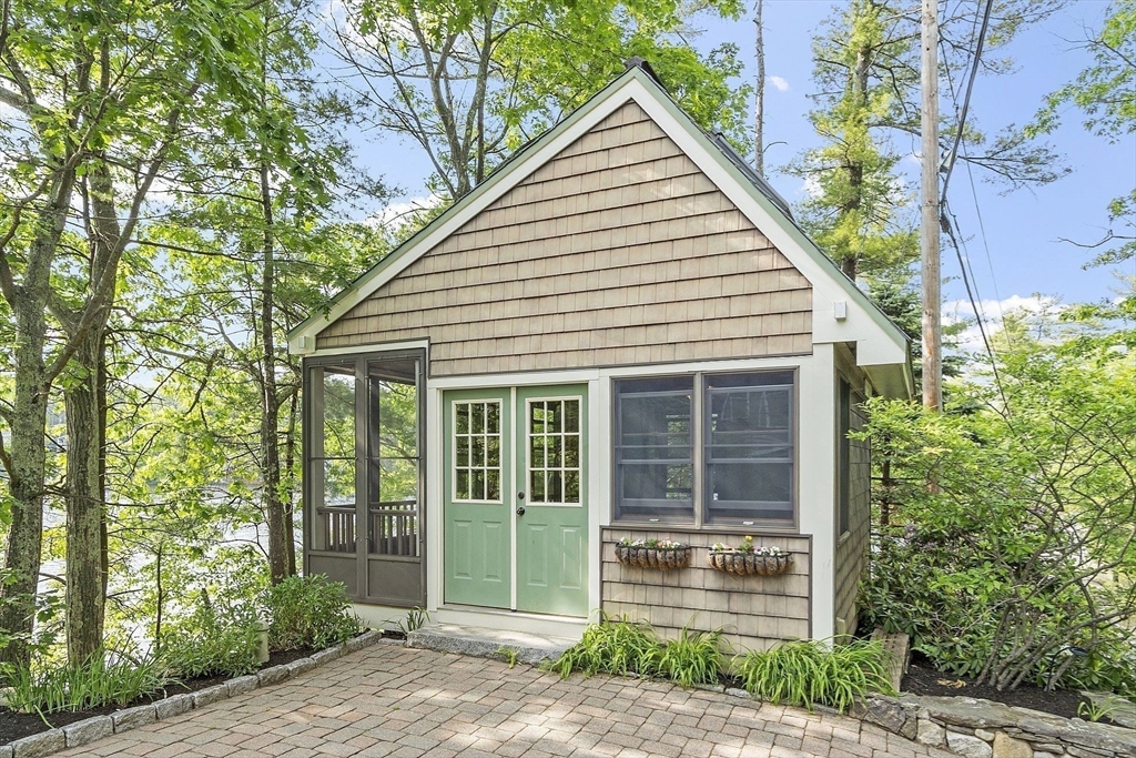 55 Wenuchas Trail, Groton