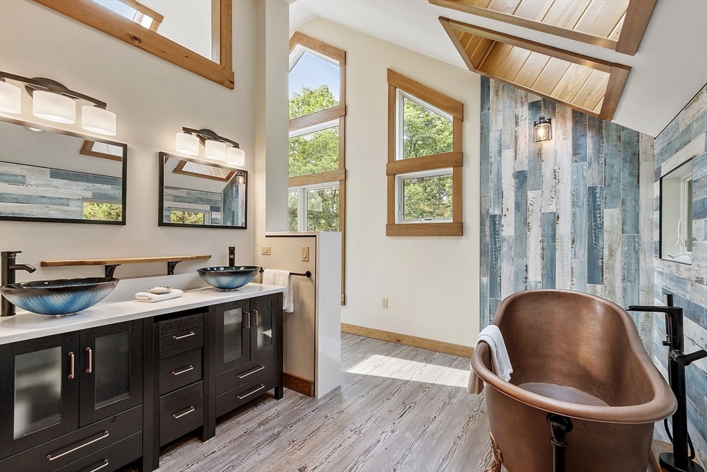 55 Wenuchas Trail, Groton
