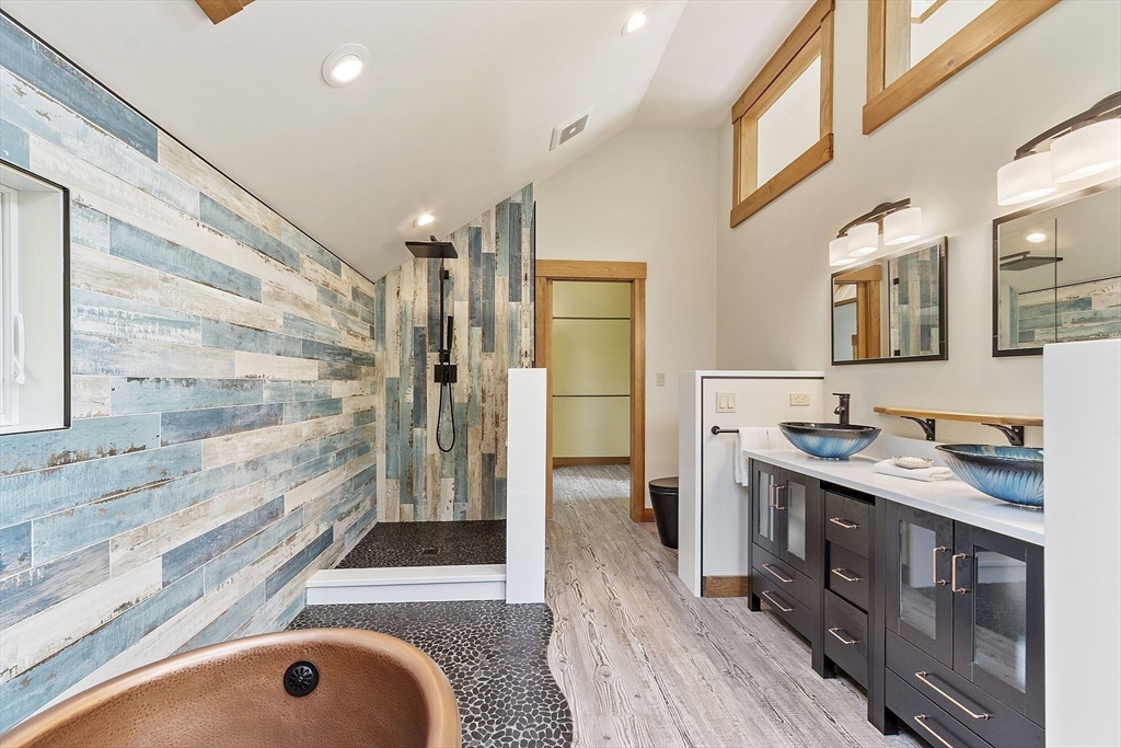 55 Wenuchas Trail, Groton