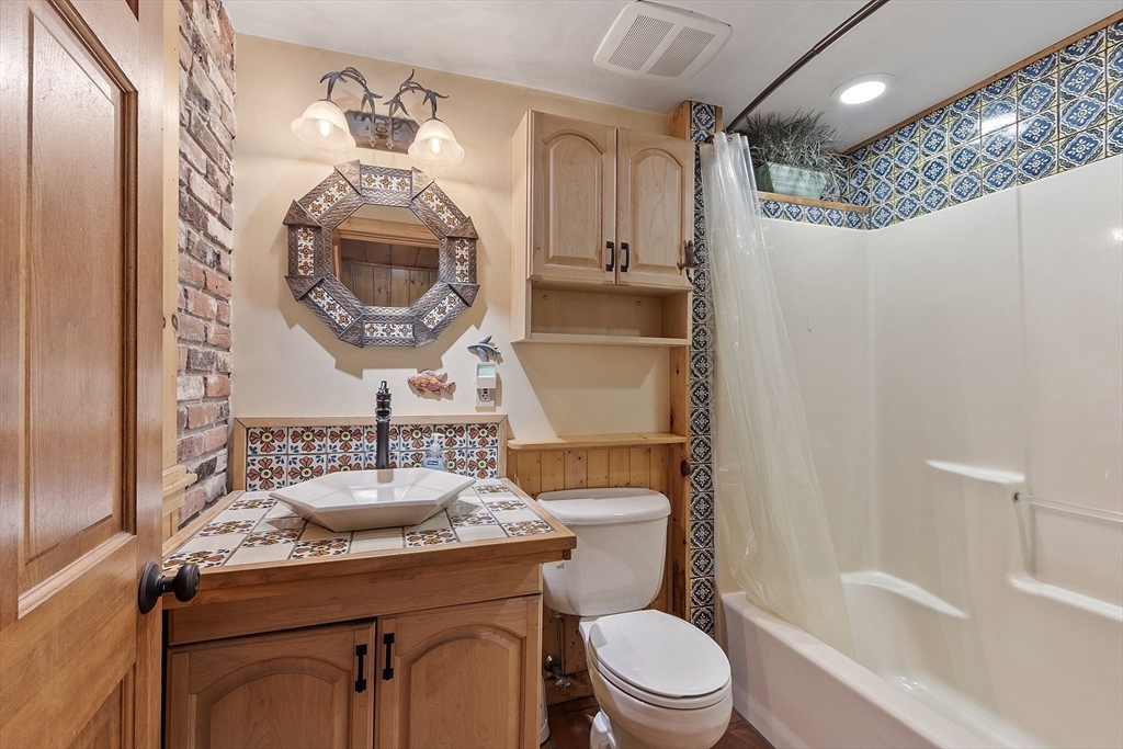 55 Wenuchas Trail, Groton