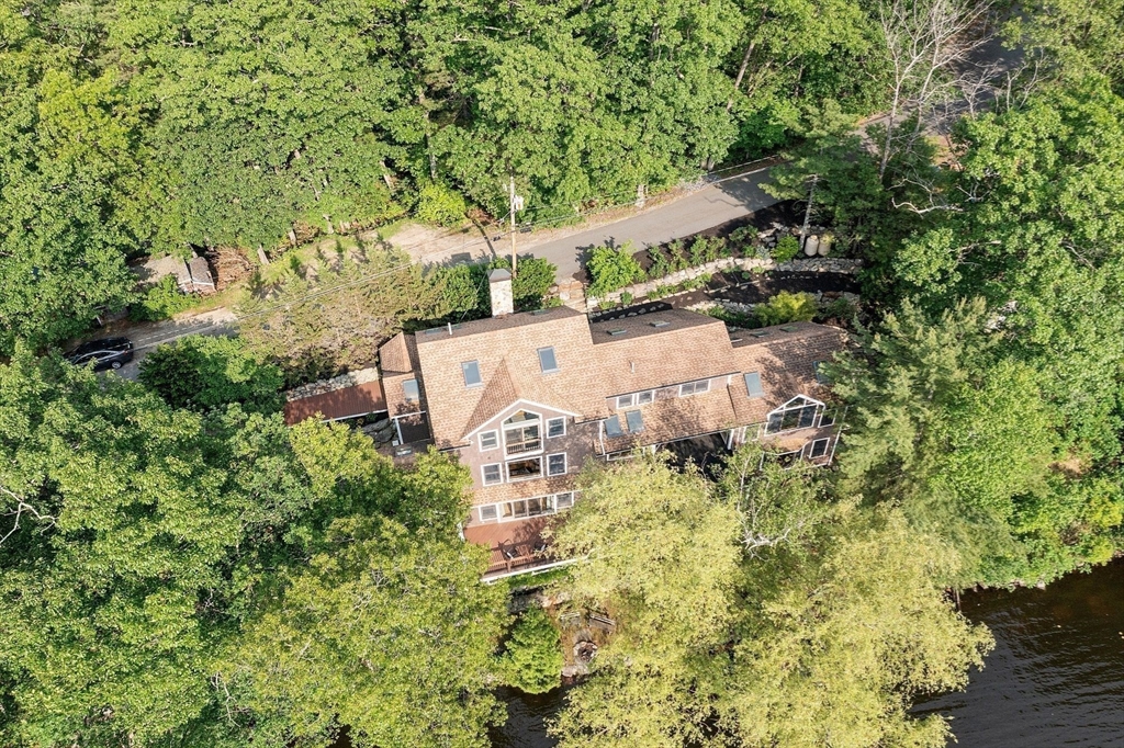 55 Wenuchas Trail, Groton