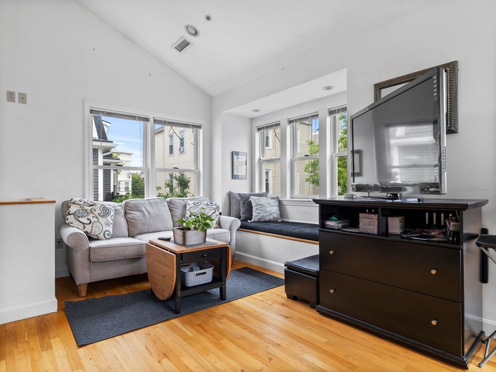 19 Tufts Street