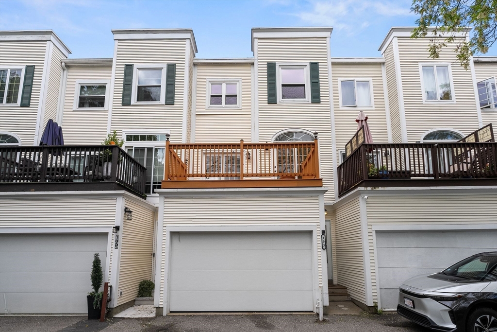 103 Claybourne # 103
