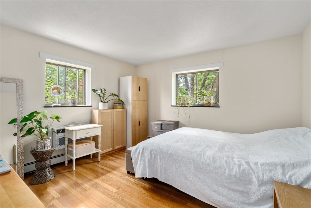 8R Riverside St # 2 Unit: 2-2