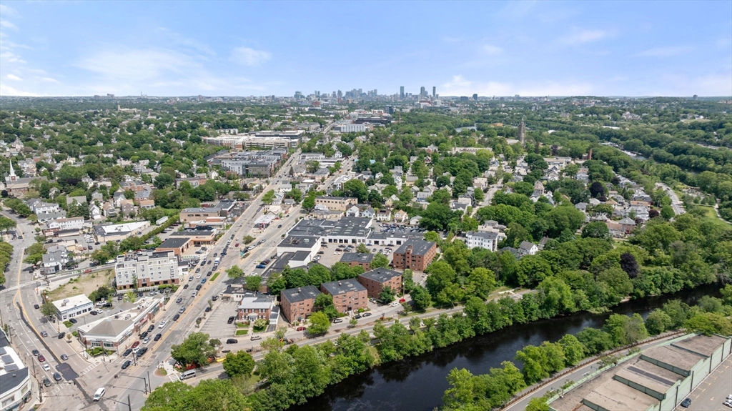 8R Riverside St # 2 Unit: 2-2