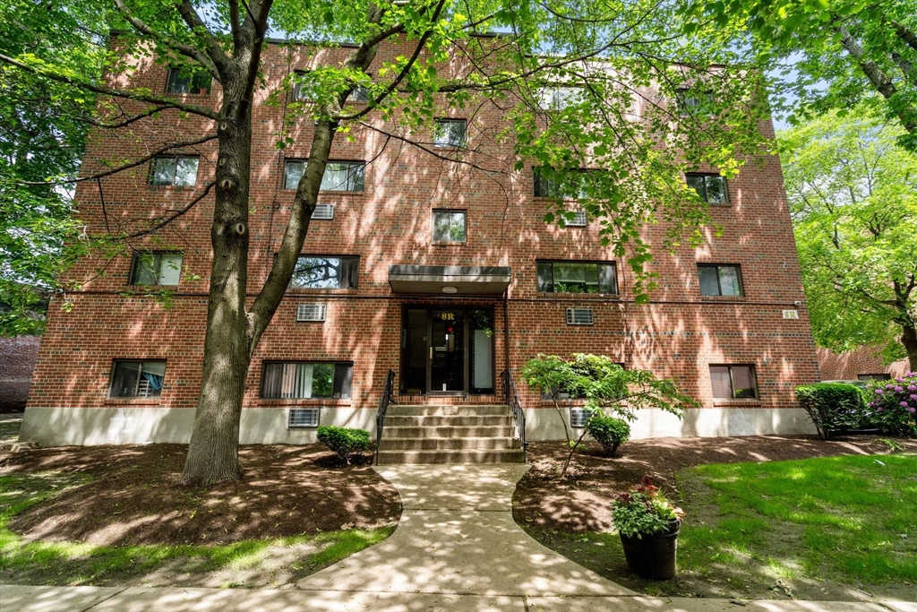 8R Riverside St # 2 Unit: 2-2