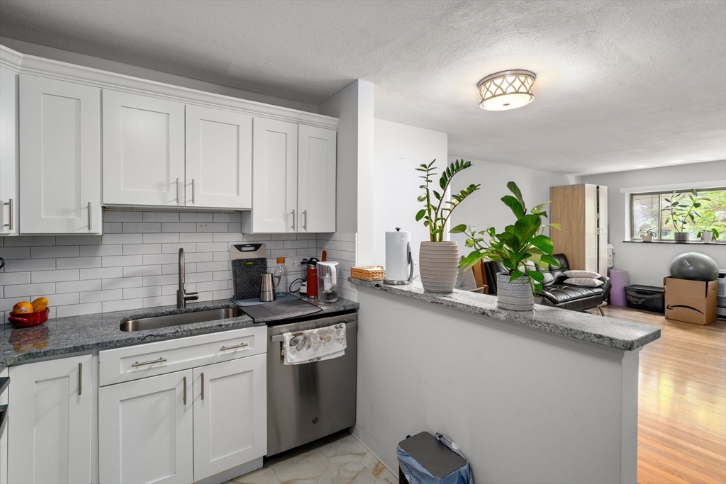 8R Riverside St # 2 Unit: 2-2
