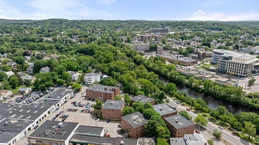 8R Riverside St # 2 Unit: 2-2