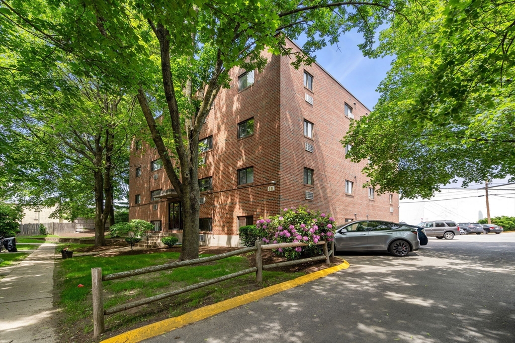 8R Riverside St # 2 Unit: 2-2