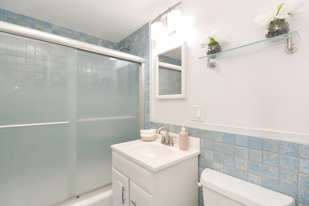 26 Carey Ave # 8