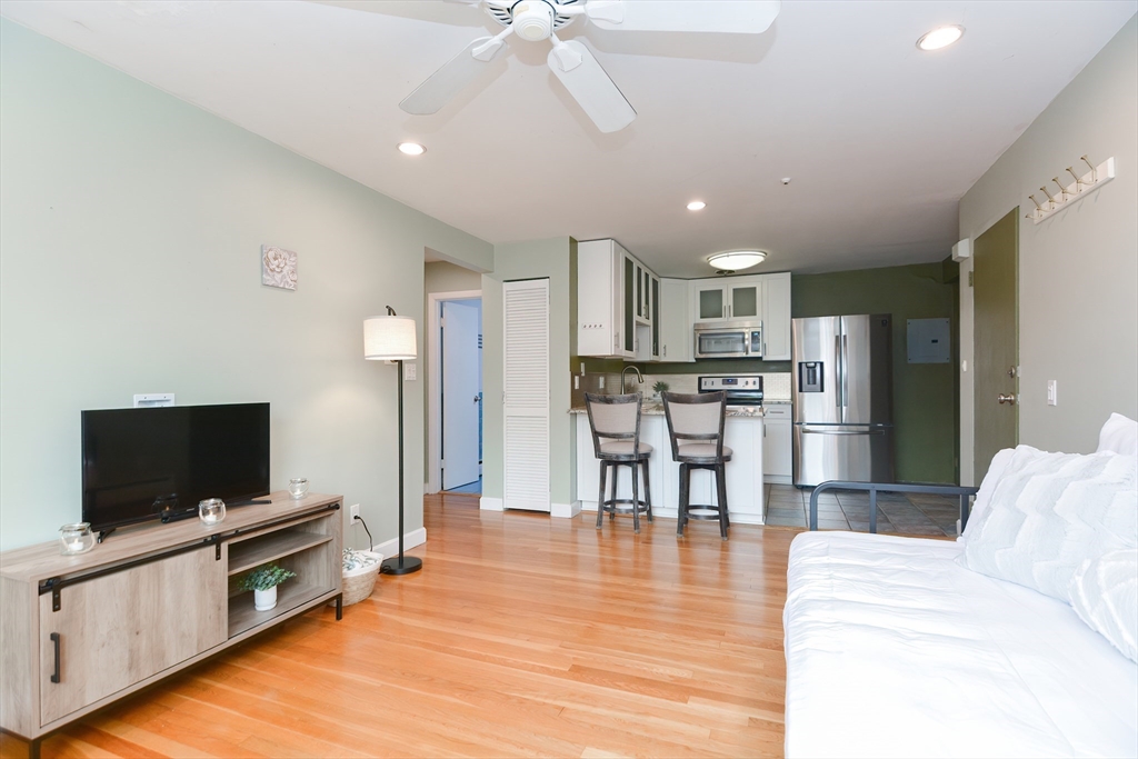 26 Carey Ave # 8