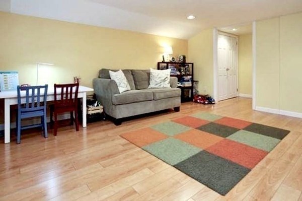 4 Emerson Gardens Rd # 4