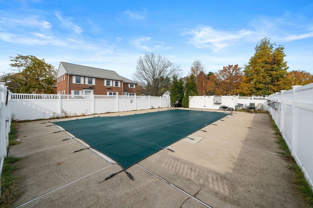 4 Emerson Gardens Rd # 4
