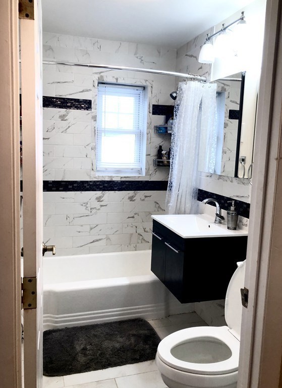 4 Emerson Gardens Rd # 4