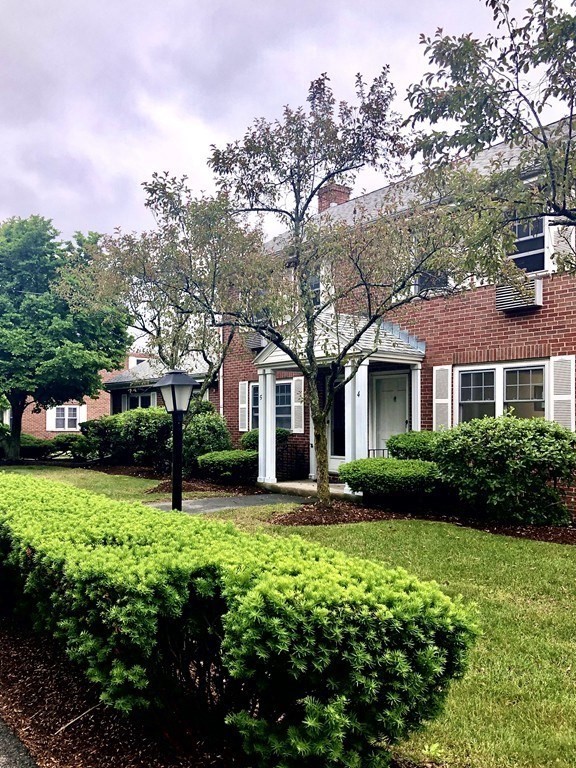 4 Emerson Gardens Rd # 4