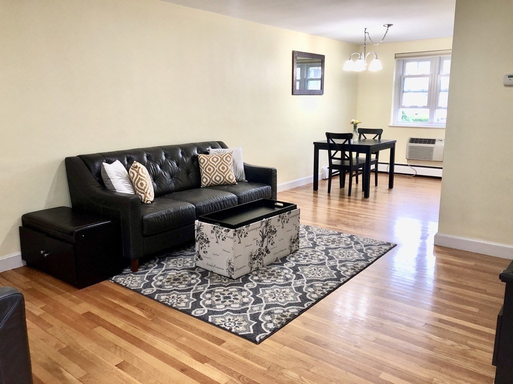 4 Emerson Gardens Rd # 4