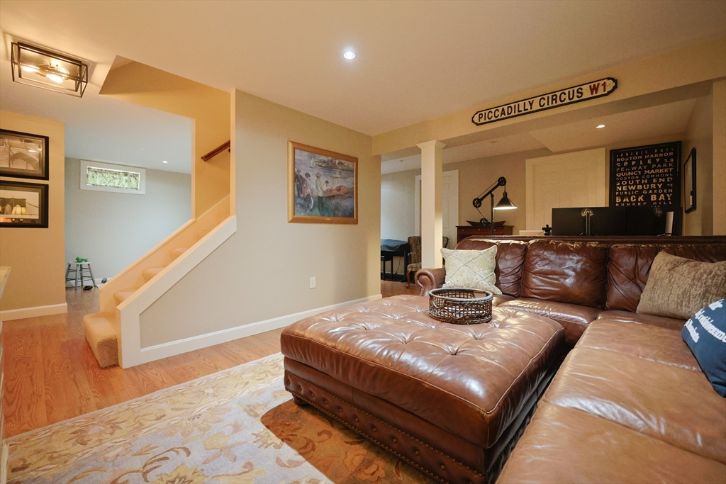 361 Oakridge Ave