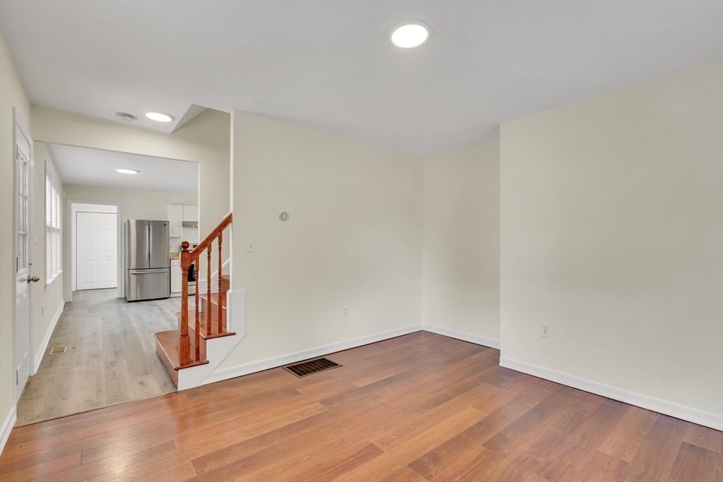 17-1 Parkers Ln # 1