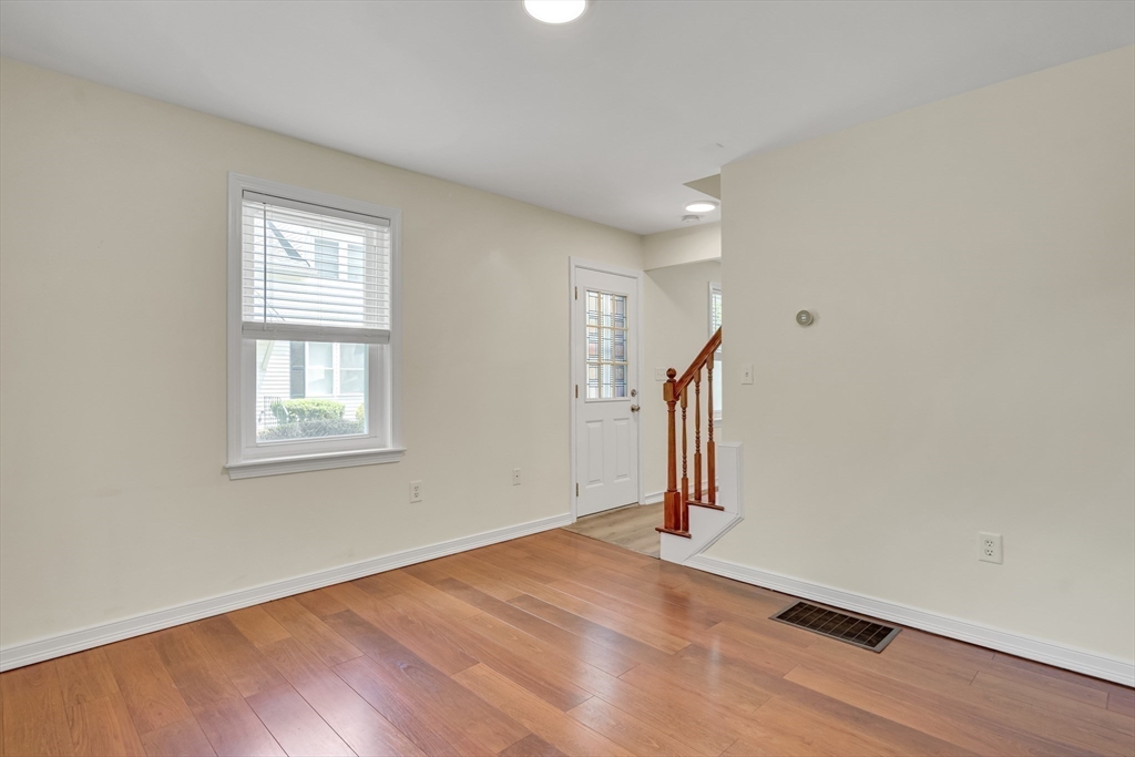 17-1 Parkers Ln # 1