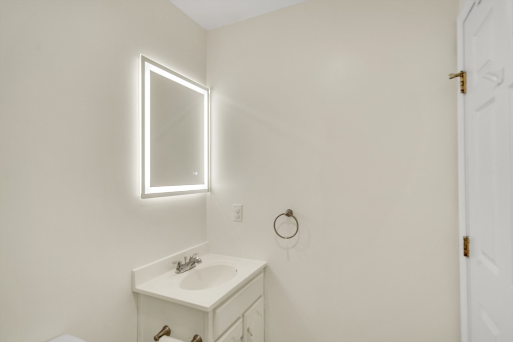 17-1 Parkers Ln # 1
