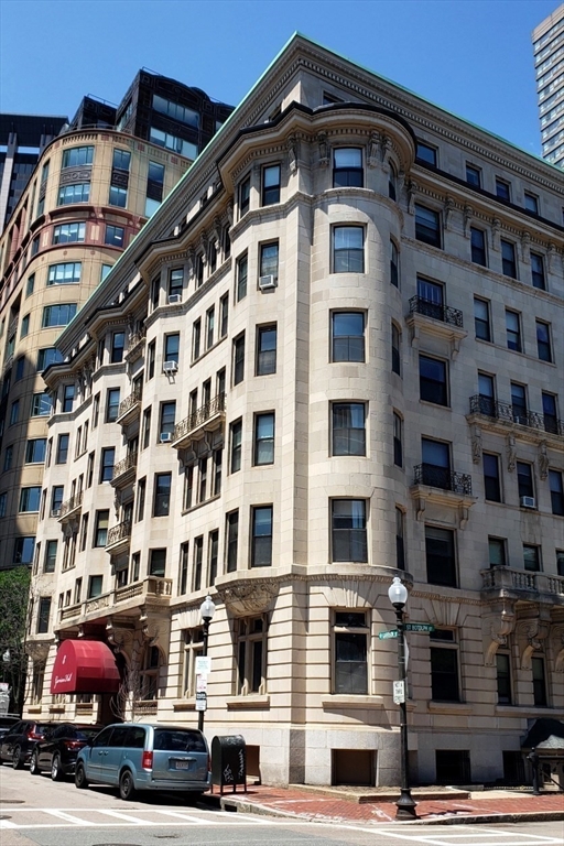 8 Garrison Street # 408