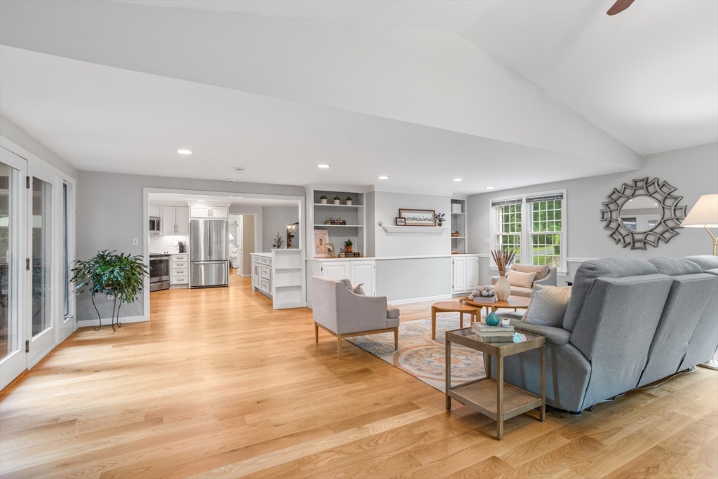 7 Colonial Drive