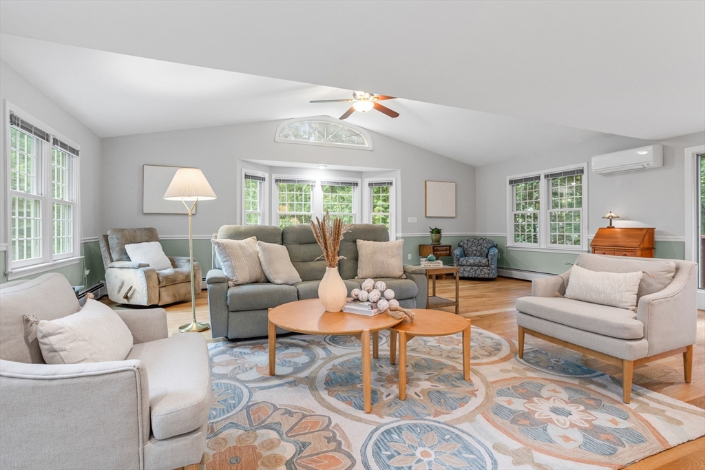 7 Colonial Drive