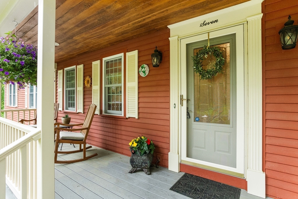 7 Colonial Drive