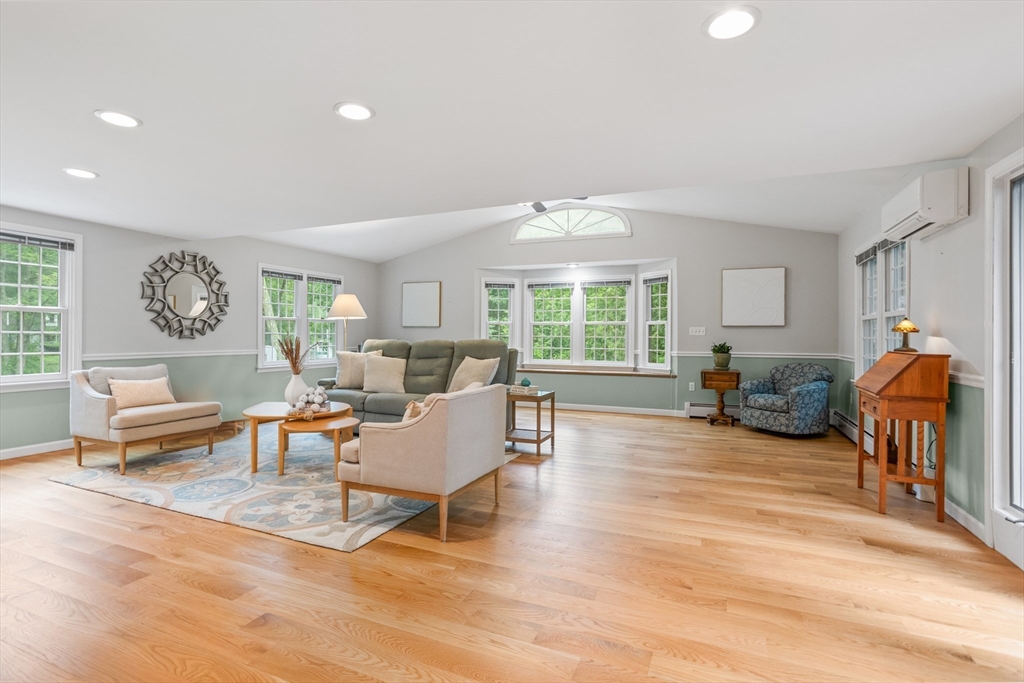 7 Colonial Drive