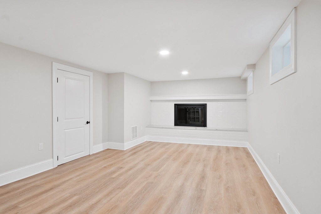 2028 Main St