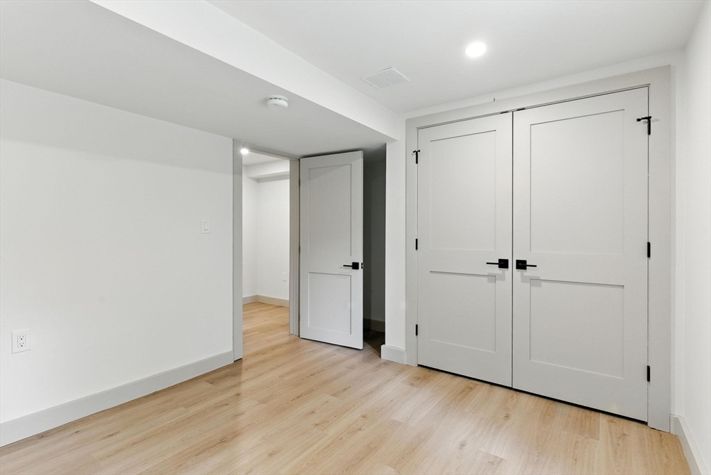32 Henry St