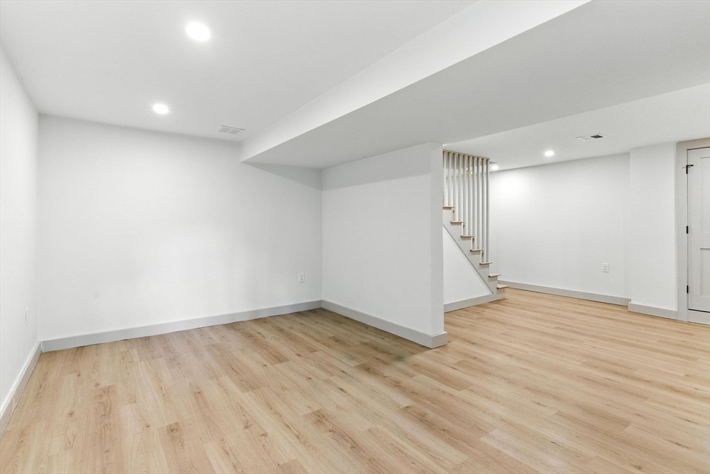 32 Henry St