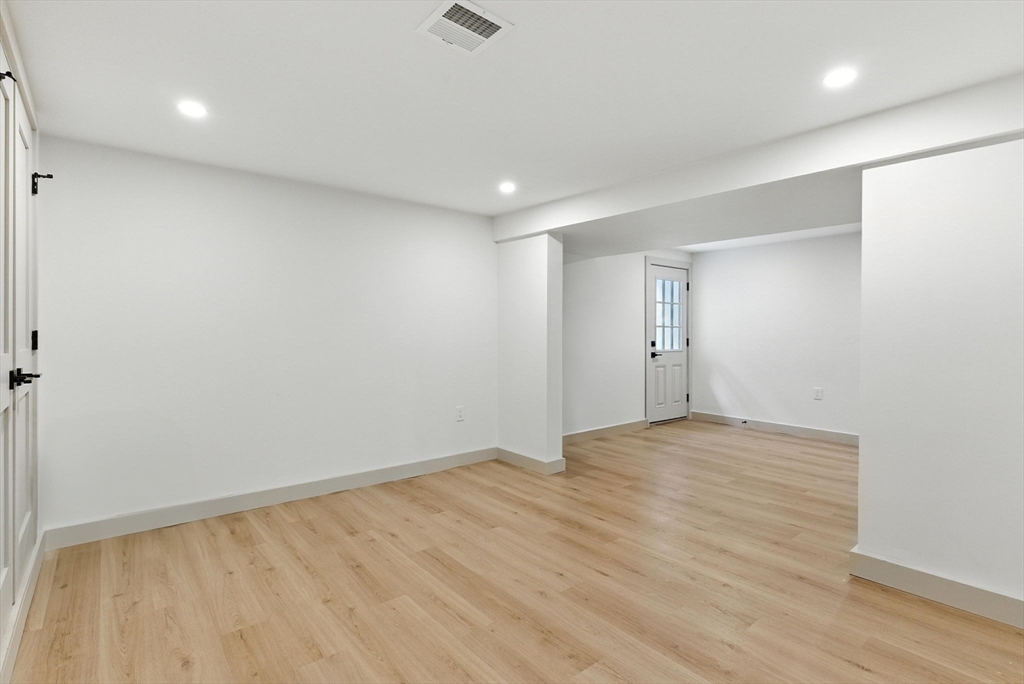 32 Henry St