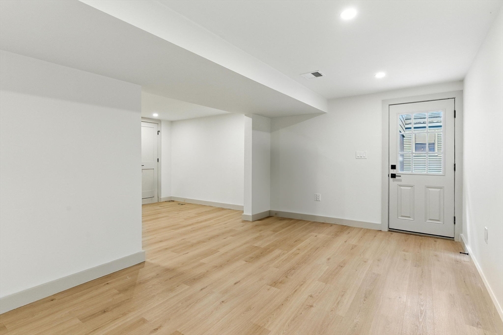 32 Henry St