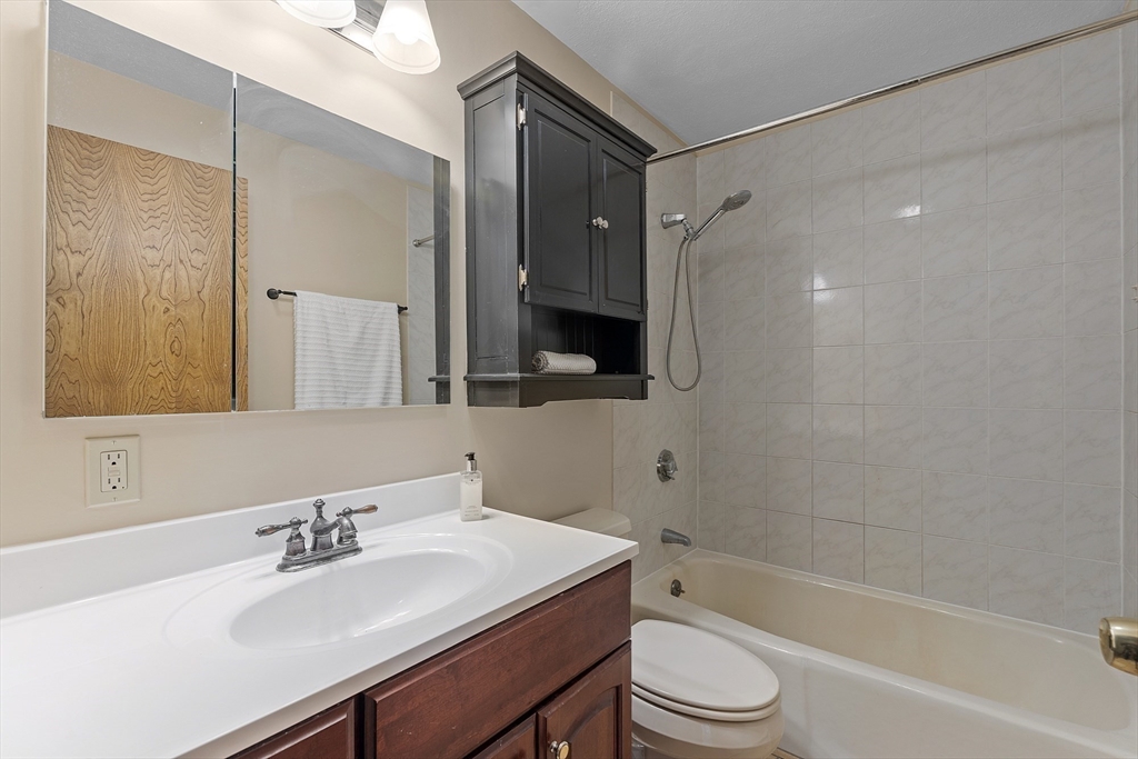 76 Lakewood Park Rd