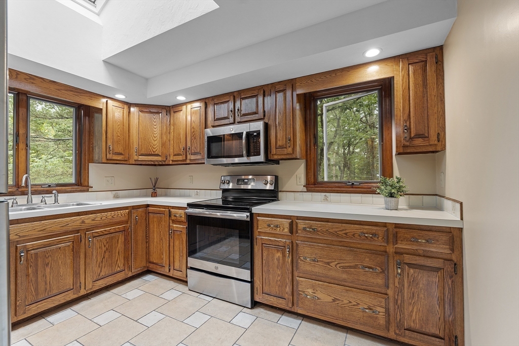 76 Lakewood Park Rd